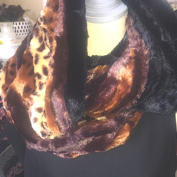 Faux Fur Shawl - Wrap - Picture 12 of 12